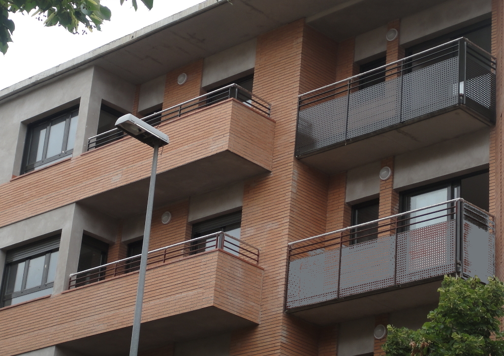 Edificio de viviendas en Girona.