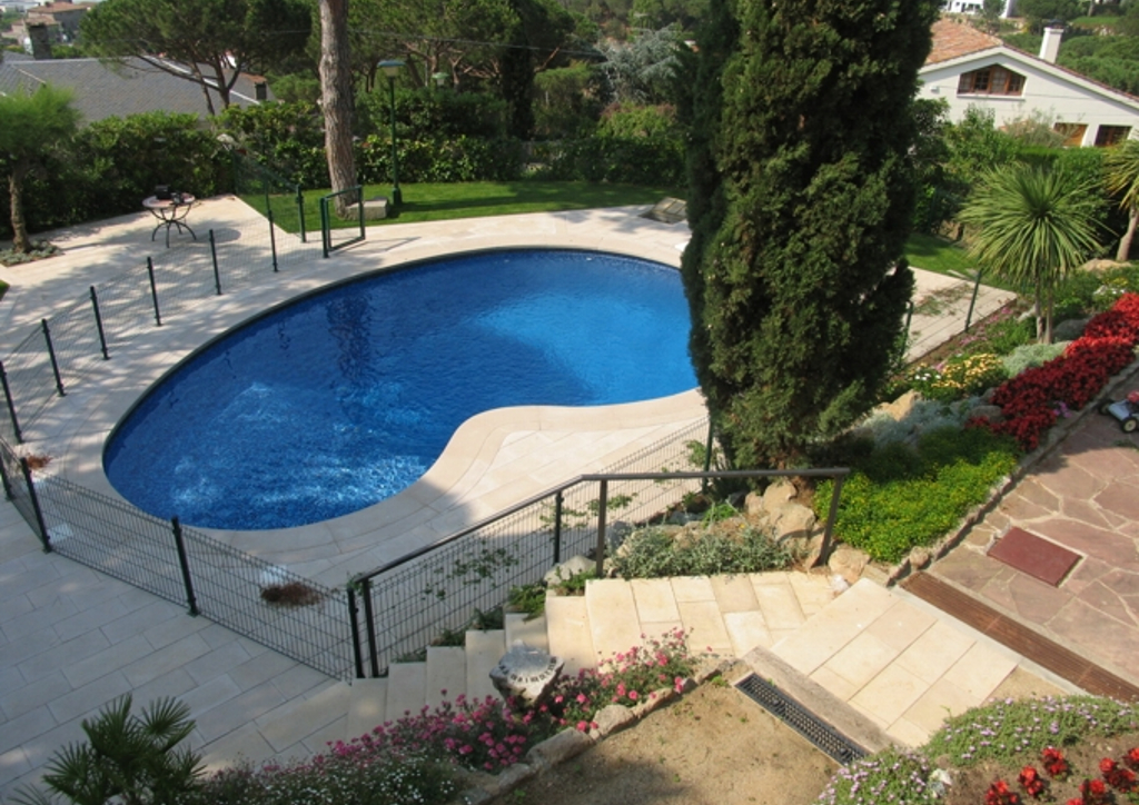 Reforma de la piscina de una casa unifamiliar en Cabrils.